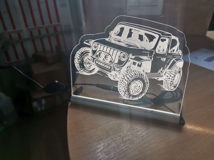 Prezenter grawerowany kopia.jpg